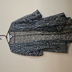 Medium Lularoe Lindsey Black & White Lace